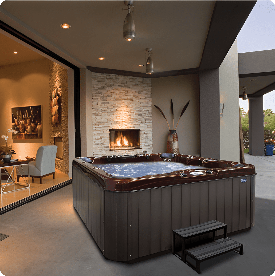 Luxury patio with jacuzzi
